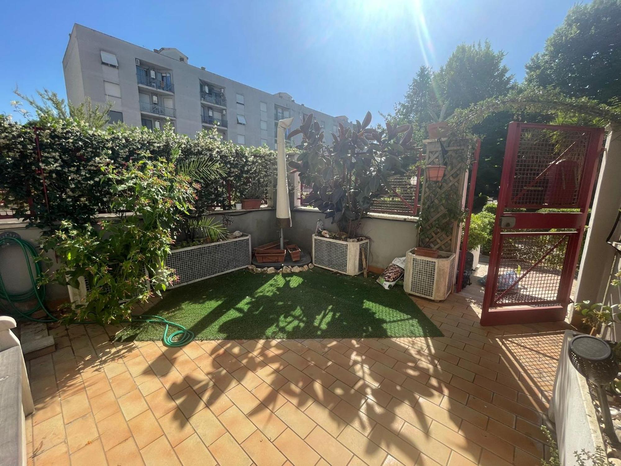 Intero Appartamento Con Giardino E Parcheggio Rome Exterior photo